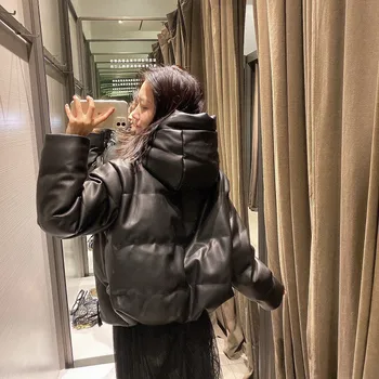 Ženska jakna od umjetne kože s crnim krznom Kaput na zatvarač veličine 2022 Zimska jakna od umjetne kože sa kapuljačom Parka Ženska odjeća odjeća M829